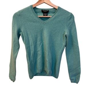 Lord & Taylor Girl’s V-Neck Sweater in Mint Green. Size 10-12Y